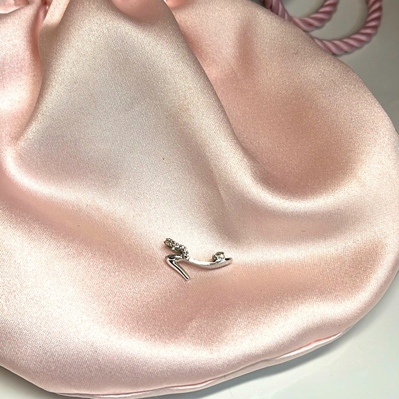 18K WHITE GOLD & DIAMOND HEEL CHARM - Picture 2 of 10